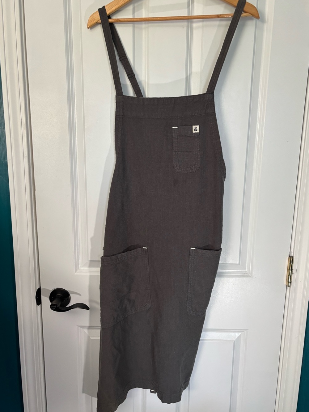 Hedley & Bennett Luca Bib Apron | Charcoal Grey Cotton | Gently Used - Picture 2 of 7